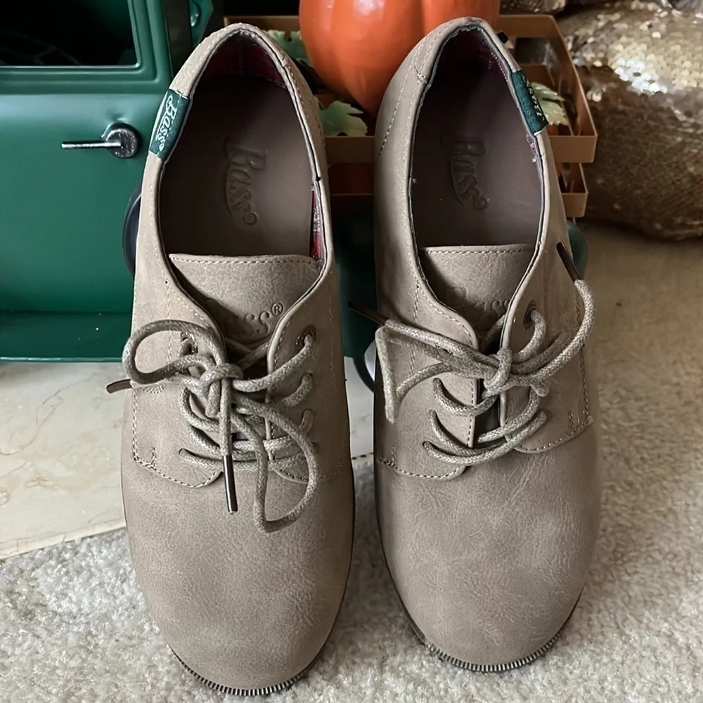 Brand New Bass Junior Bucks Taupe Oxford Casual Dress Shoes Boys Nubucks Lace Up